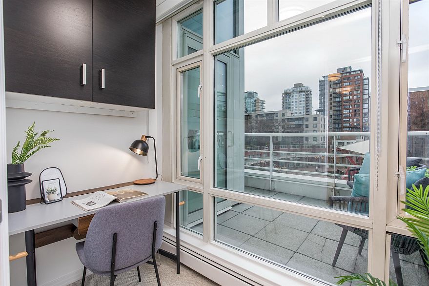 THA 1199 Marinaside Crescent