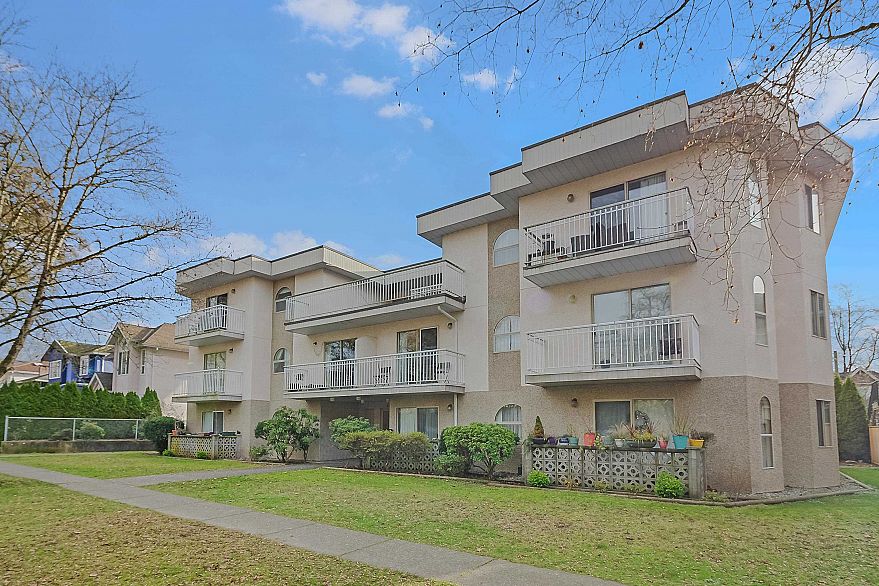 303 458 E 44th Avenue