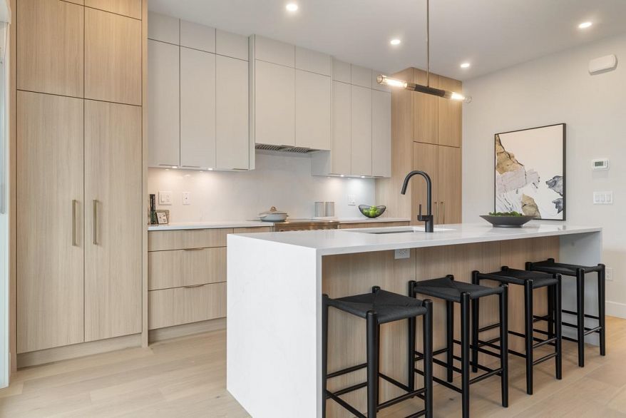 2 1937 Templeton Drive