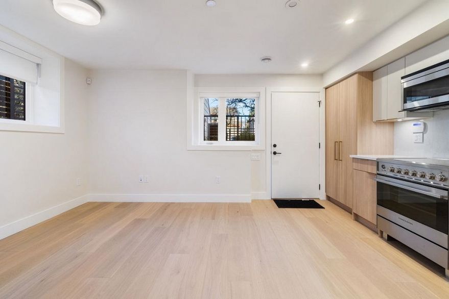 1 1933 Templeton Drive