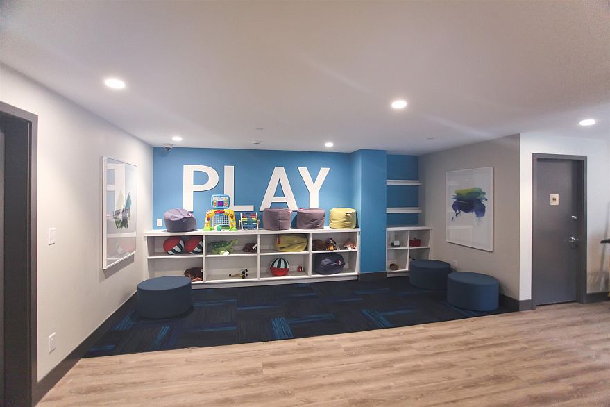 1602 3581 E Kent Avenue North