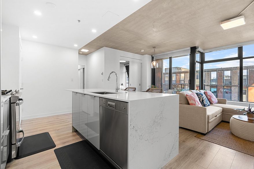 801 128 W Cordova Street