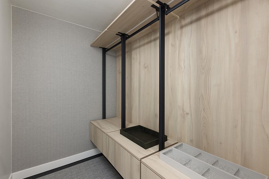 2504 1111 Richards Street