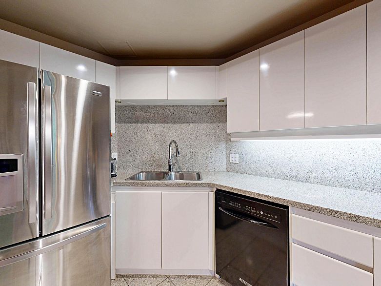 301 1888 Alberni Street