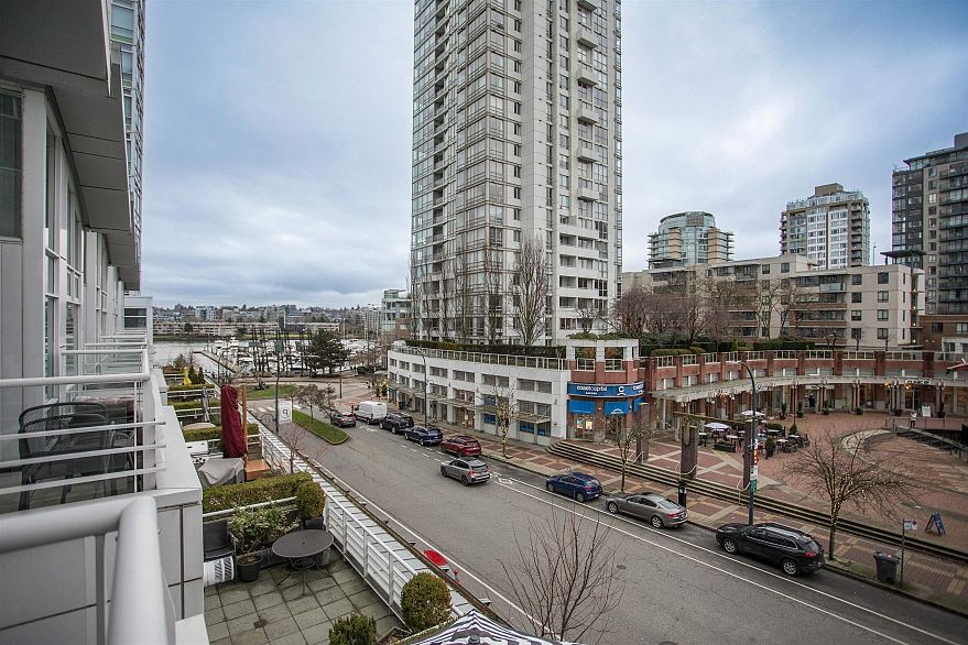 THA 1199 Marinaside Crescent