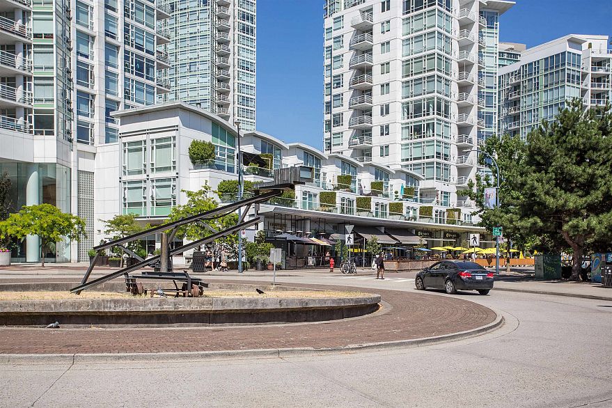 THA 1199 Marinaside Crescent