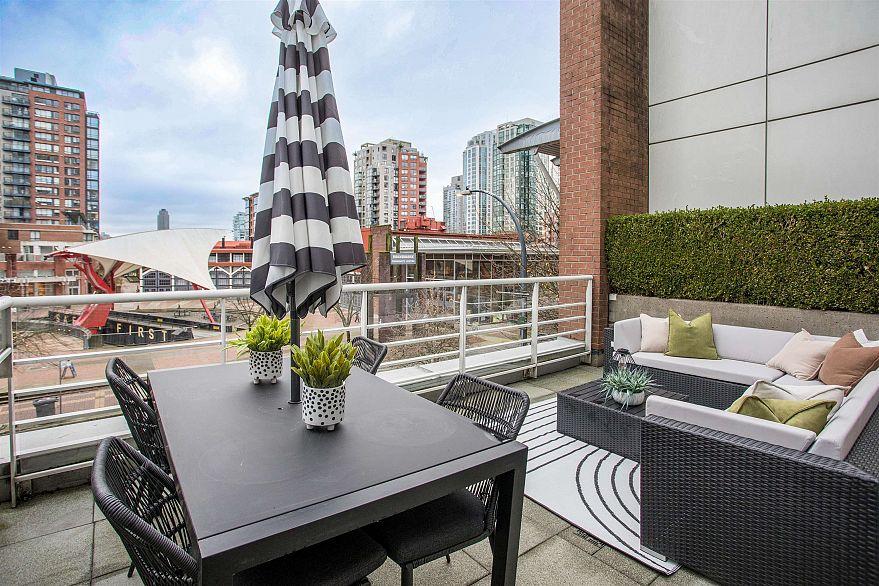 THA 1199 Marinaside Crescent