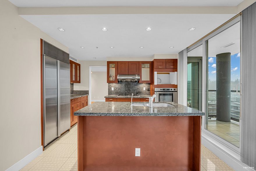 602 590 Nicola Street