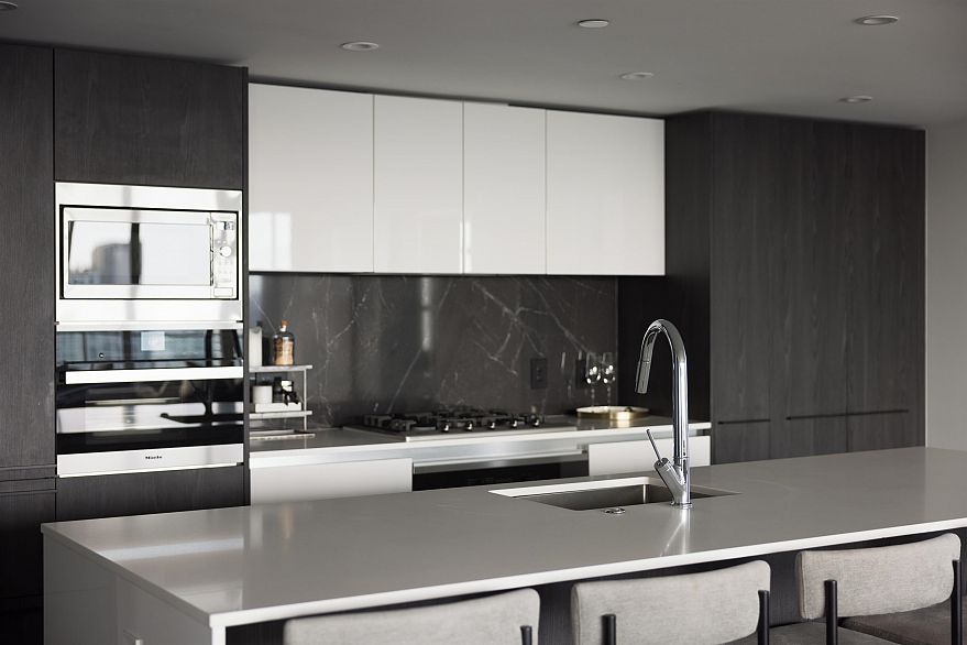 2504 1111 Richards Street