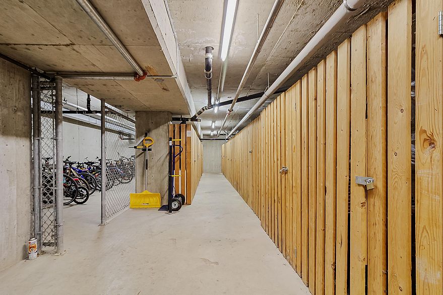 64 2727 E Kent Avenue North