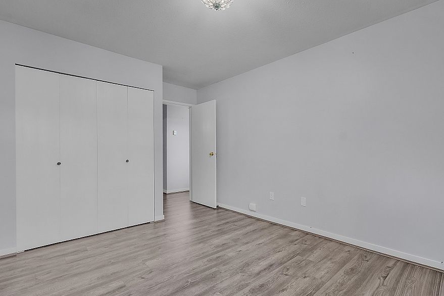 303 458 E 44th Avenue