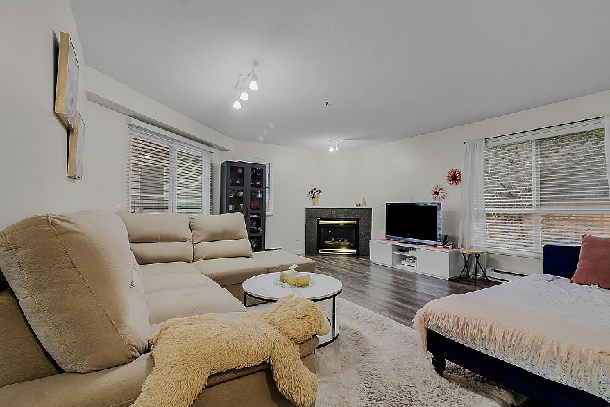 64 2727 E Kent Avenue North