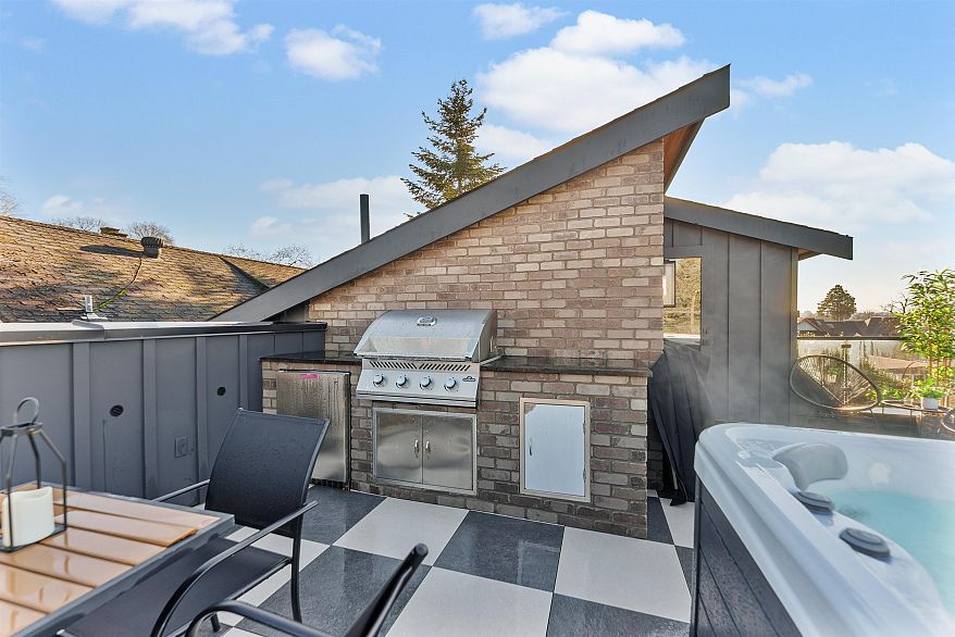 2 1841 Parker Street