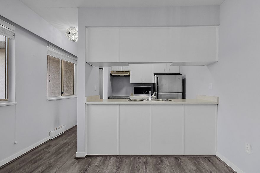 303 458 E 44th Avenue