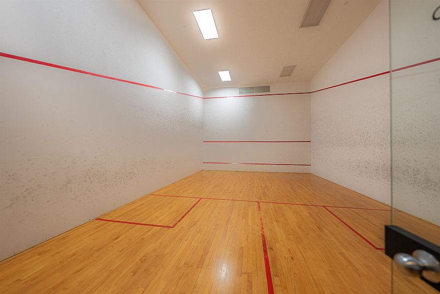 506 583 Beach Crescent