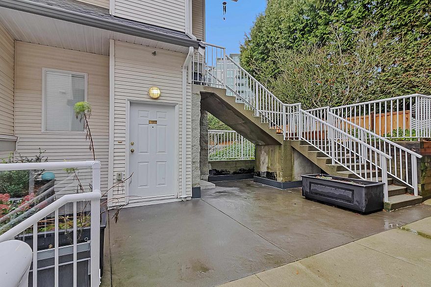 64 2727 E Kent Avenue North