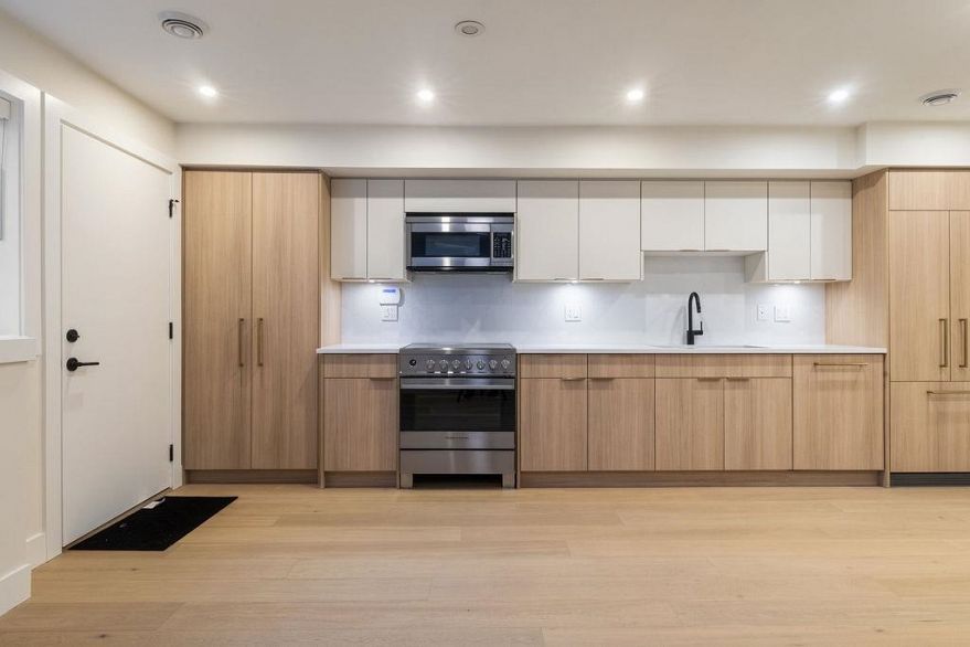 1 1933 Templeton Drive