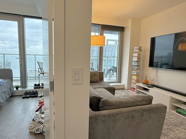 3605 1480 Howe Street