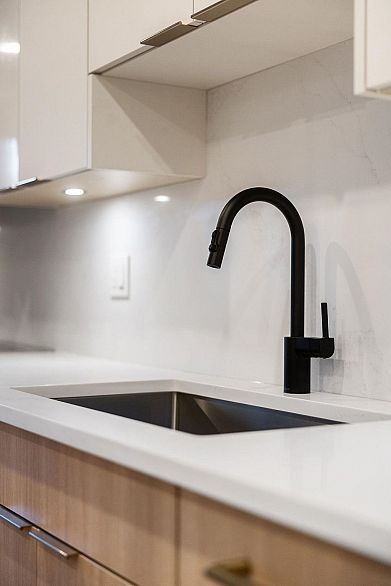 1 1933 Templeton Drive