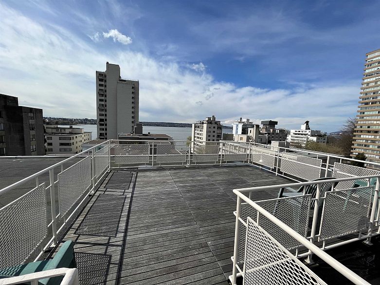 301 1050 Chilco Street