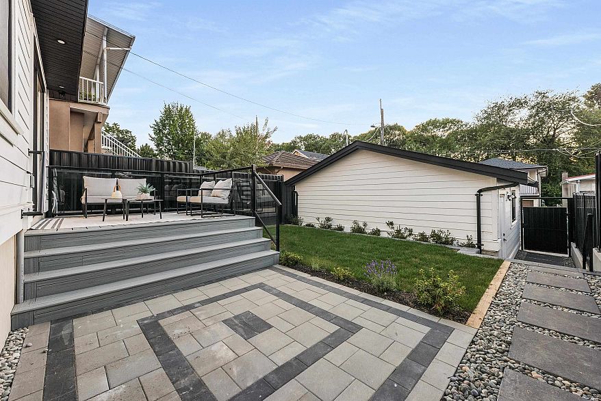 2 4855 Dumfries Street