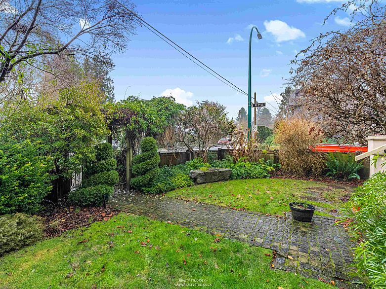 1747 Balaclava Street