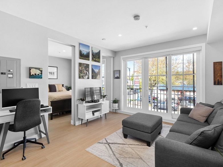 208 2528 Collingwood Street