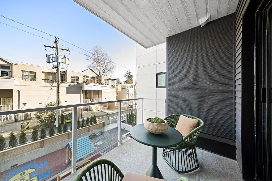 212 4928 Quebec Street