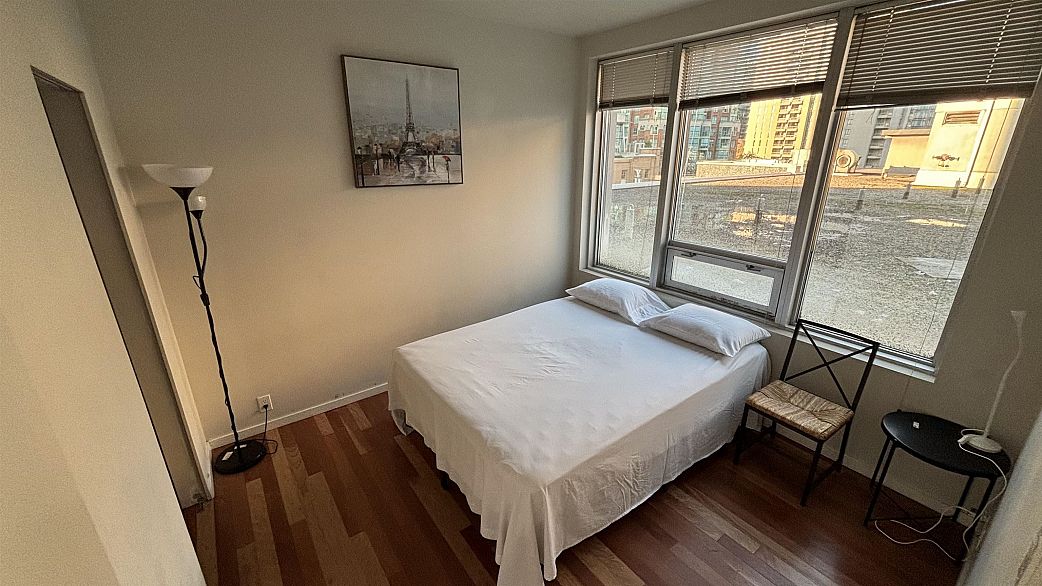 310 989 Nelson Street