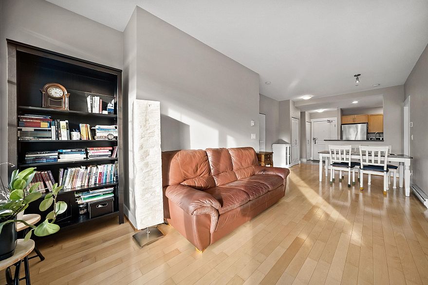 300 6328 Larkin Drive