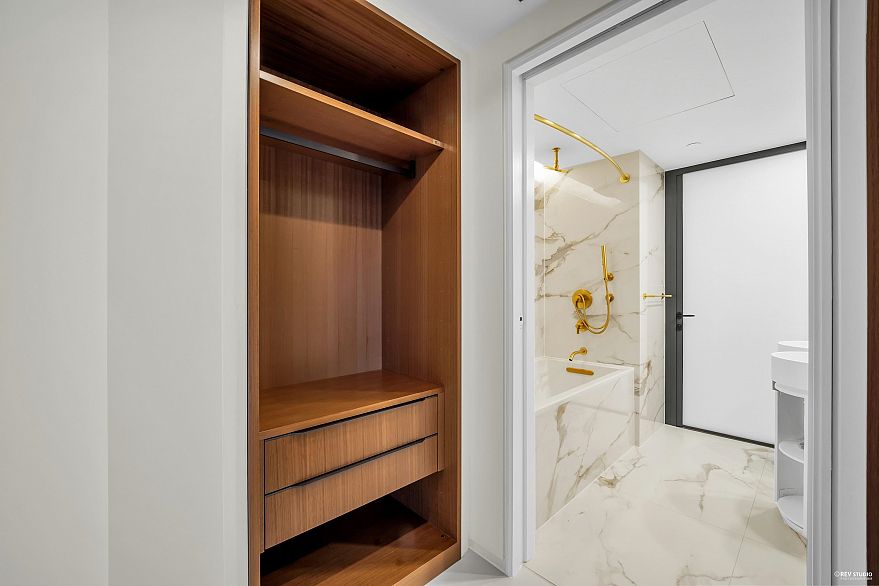 2207 1033 Nelson Street