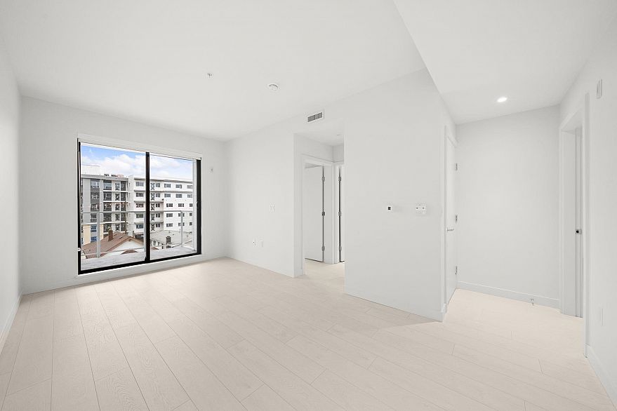 406 4928 Quebec Street