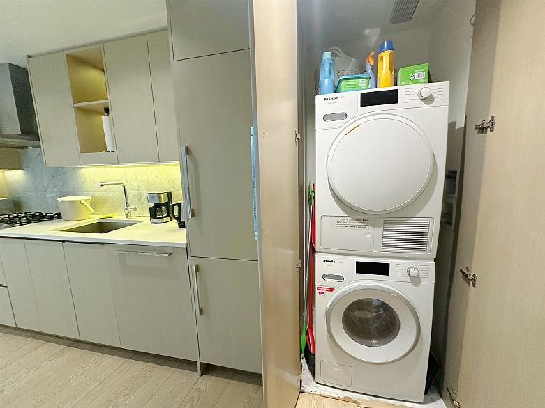 1505 89 Nelson Street