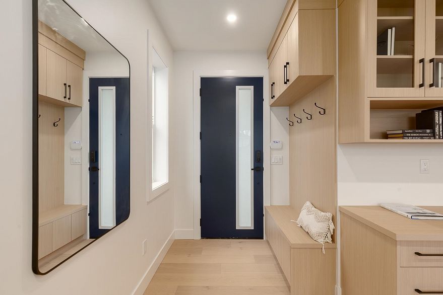 2 3506 E Pender Street