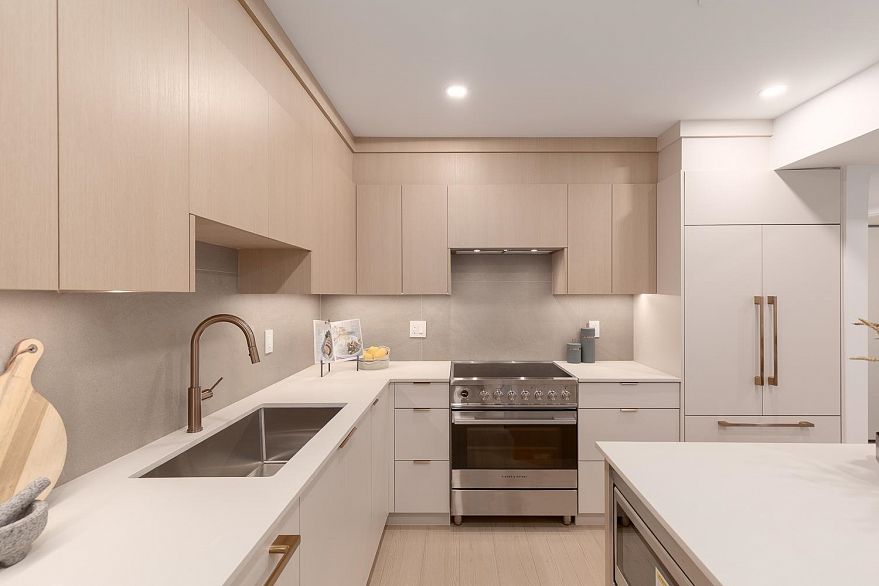 102 2329 E 34th Avenue