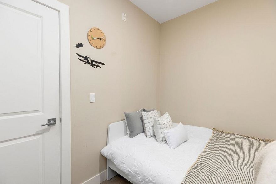 201 4577 Slocan Street