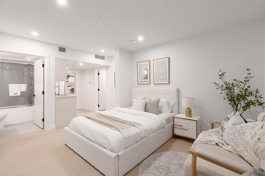 102 2329 E 34th Avenue