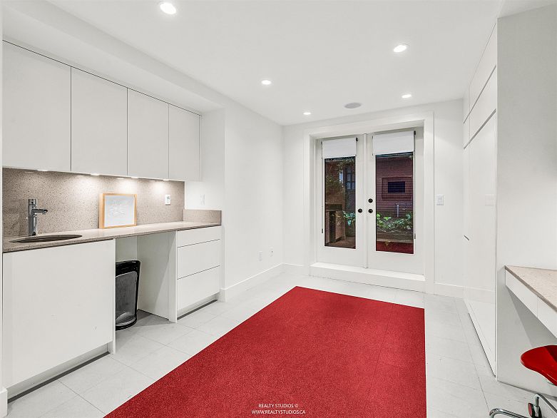 1747 Balaclava Street