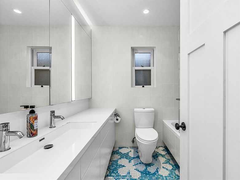 1747 Balaclava Street