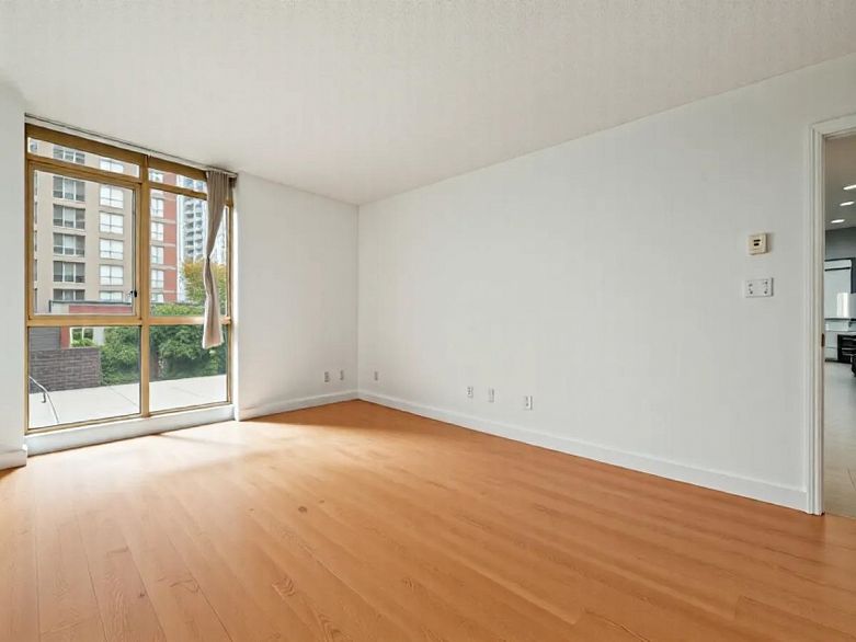 601 867 Hamilton Street