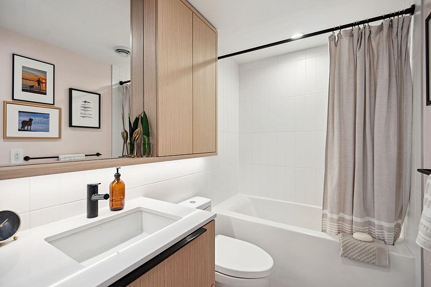 321 2520 Guelph Street