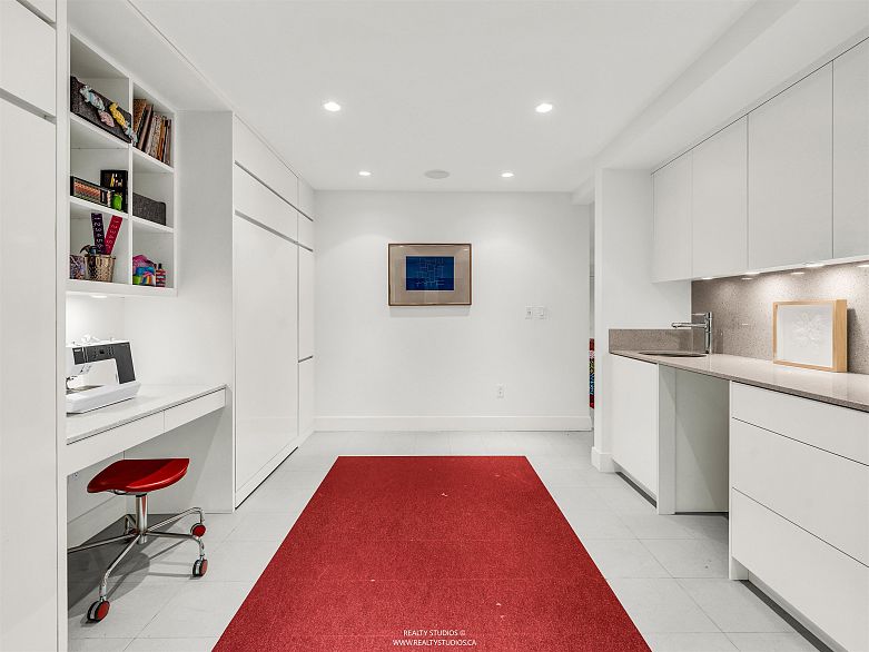 1747 Balaclava Street