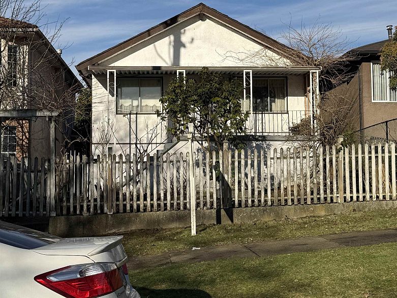 3409 E Pender Street