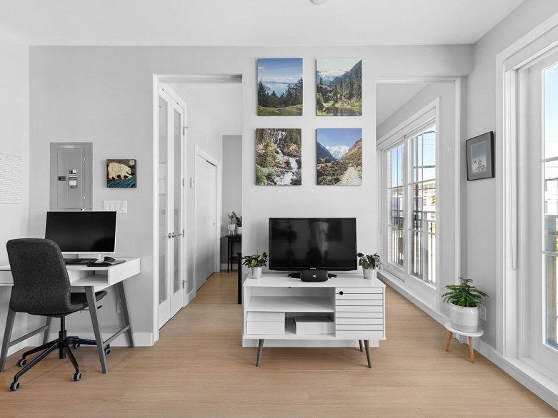 208 2528 Collingwood Street