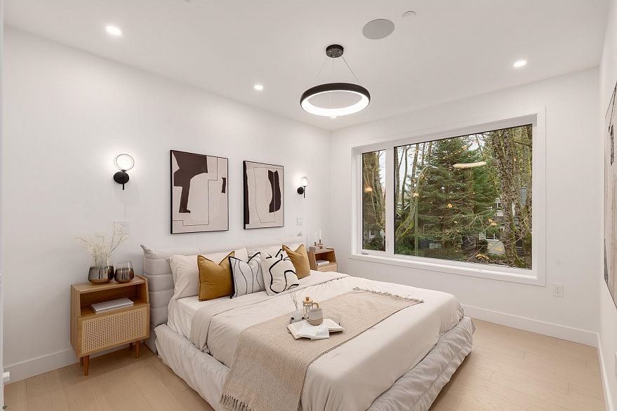 2 2976 W 13th Avenue