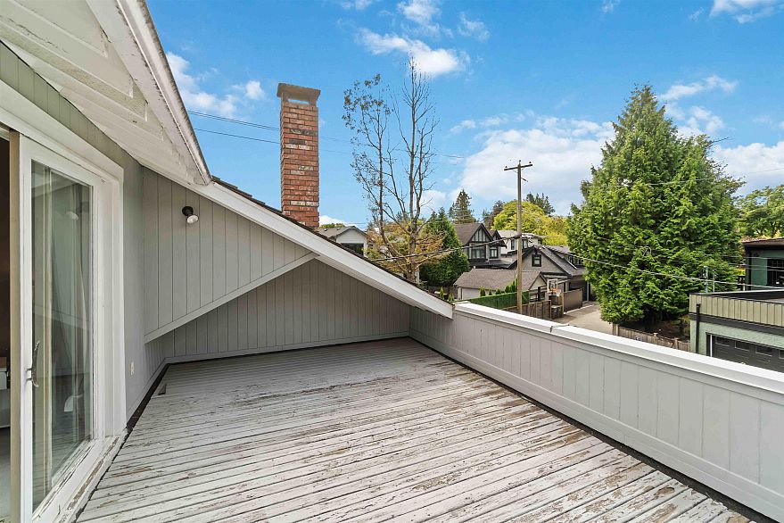 1120 Devonshire Crescent