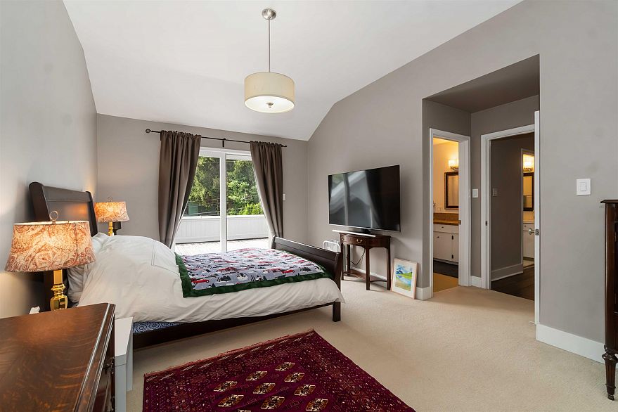 1120 Devonshire Crescent