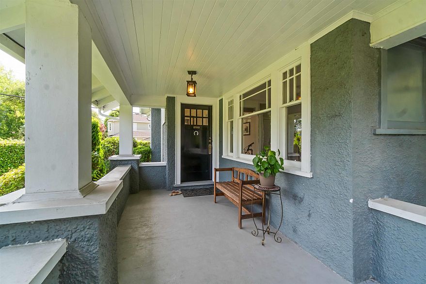 1120 Devonshire Crescent