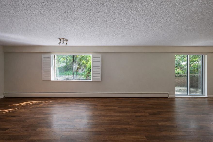 111 2330 Maple Street