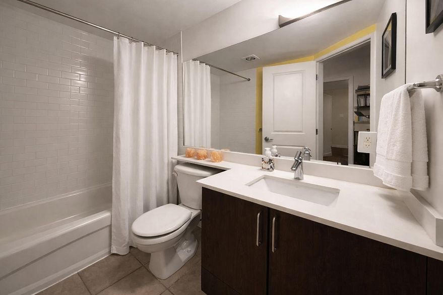 111 2330 Maple Street